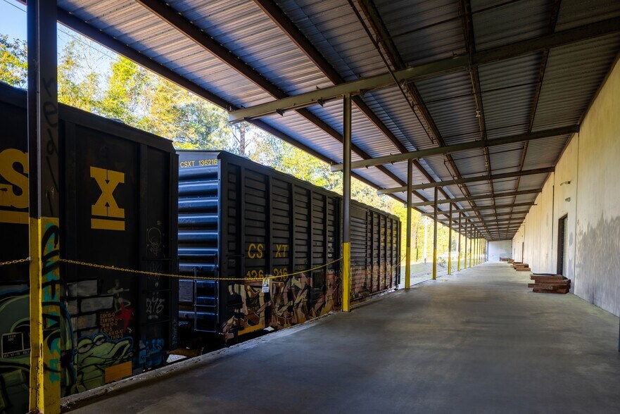 More Photos Of 802 N 23rd St, Wilmington Distribution For Lease