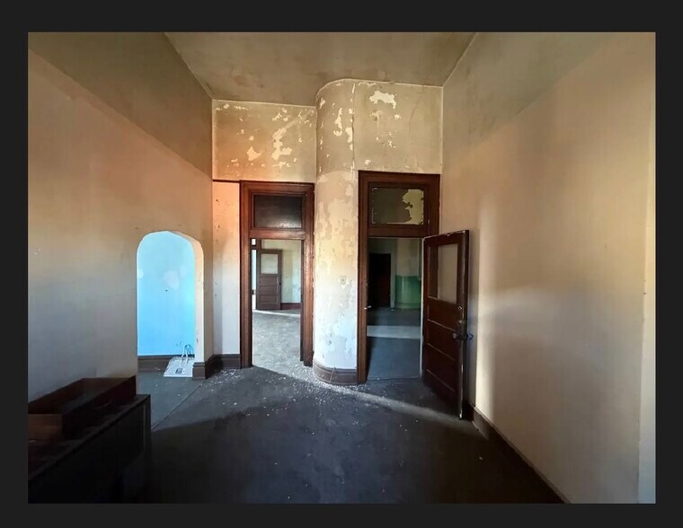 More Photos Of 307 W Pike St, Clarksburg Storefront Retail Office For Sale