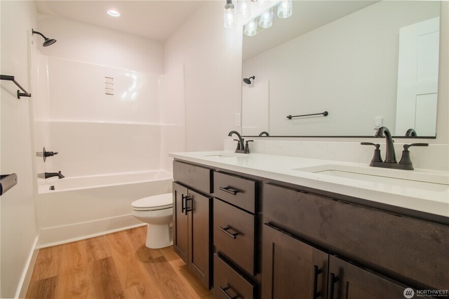 More Photos Of 529 Colton Ln, Everson Apartments For Sale