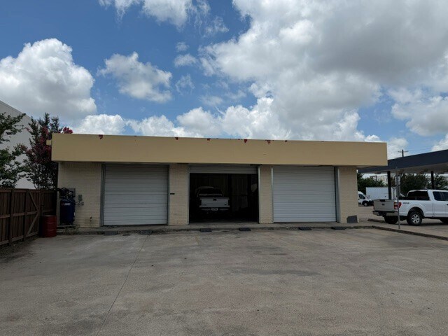 More Photos Of 3430 E University Dr, Denton Service Station For Lease
