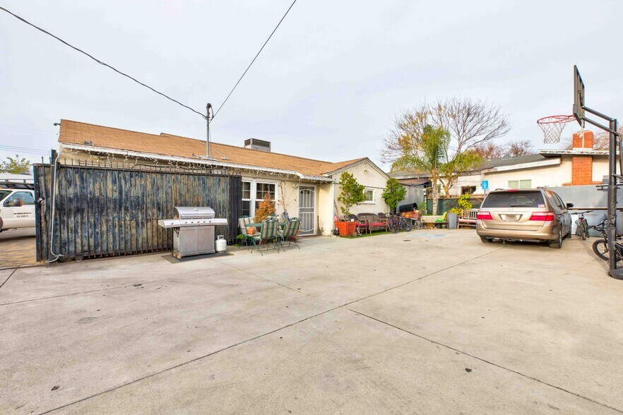 More Photos Of 12606 Foothill Blvd, Sylmar Manufacturing For Sale