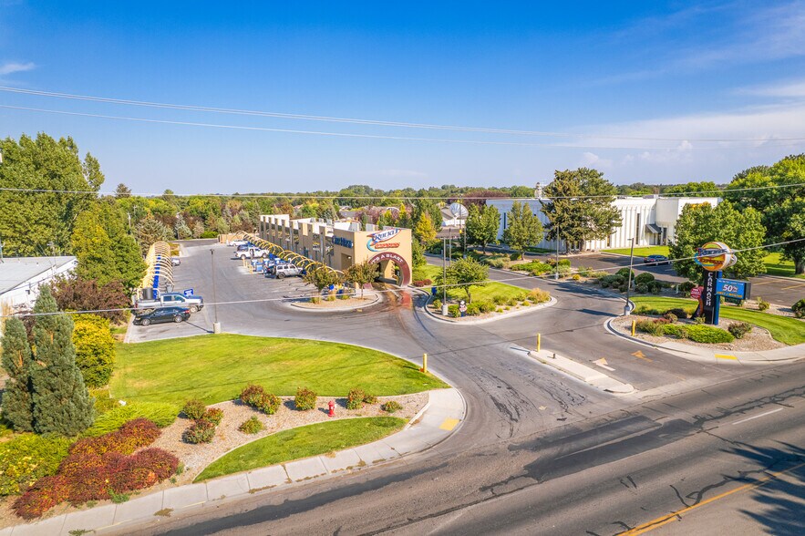 More Photos Of 1122 Blue Lakes Blvd N, Twin Falls Carwash For Sale