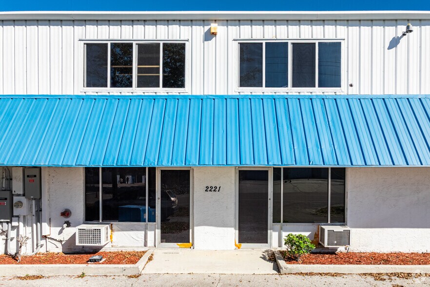 More Photos Of 2221 Corporation Blvd, Naples Light Manufacturing For Sale