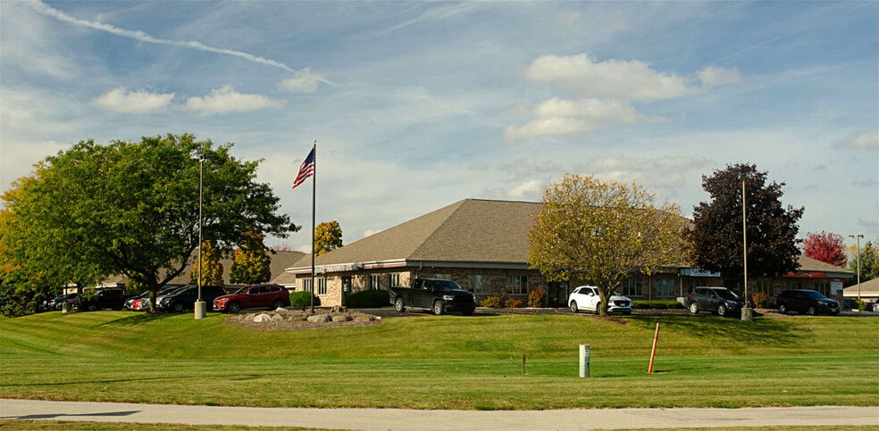 More Photos Of 5793 W Grande Market Dr, Appleton Unknown For Lease