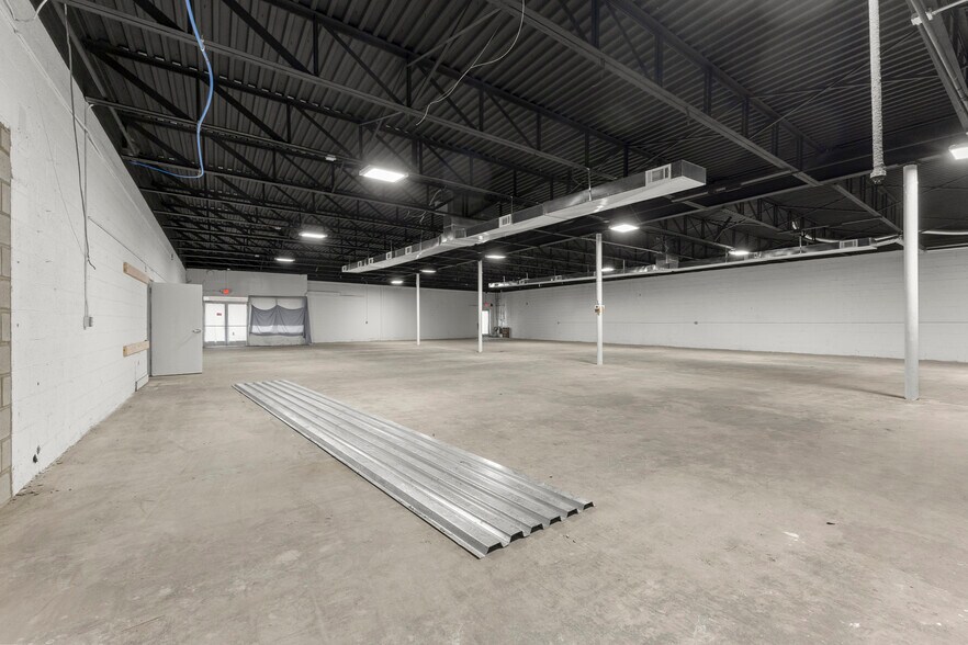 More Photos Of 1056-1060 Southfield Rd, Lincoln Park Freestanding For Lease