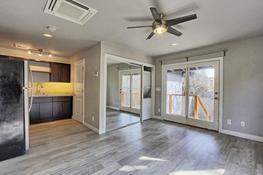 More Photos Of 2422 NE Glisan St, Portland Apartments For Sale