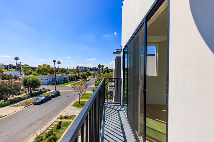 More Photos Of 2847 S Victoria Ave, Los Angeles Multifamily For Sale