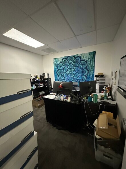 More Photos Of 2901-2905 Winona Ave, Burbank Manufacturing For Lease