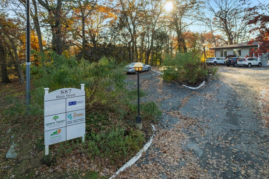 More Photos Of 887 Main St, Monroe Office Residential For Lease