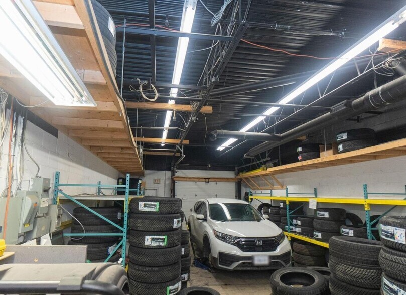 More Photos Of 3045 Southcreek rd, Mississauga Auto Dealership For Sale