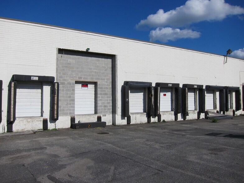 Primary Photo Of 7 Sidney Ct, Lindenhurst Warehouse For Sale