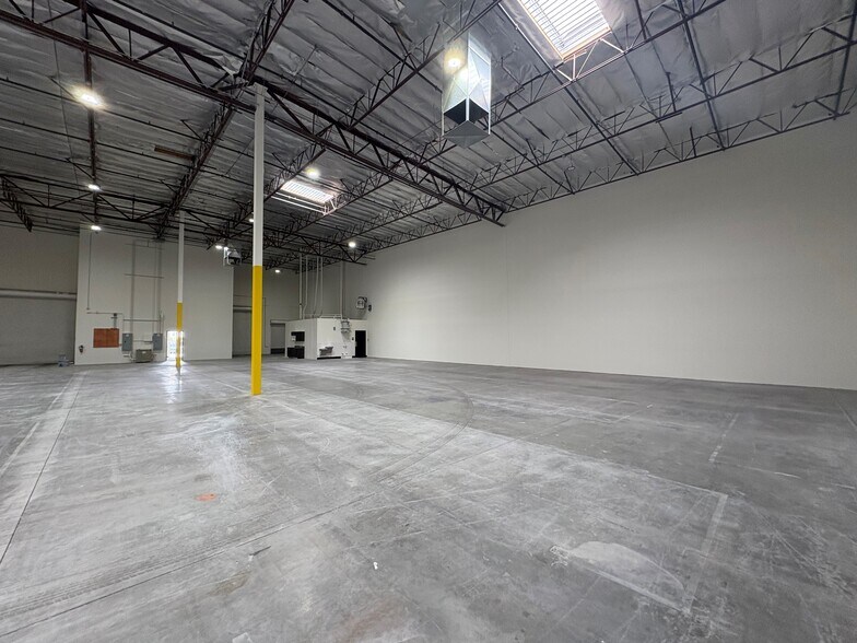 More Photos Of 1385 Pama Ln, Las Vegas Warehouse For Lease