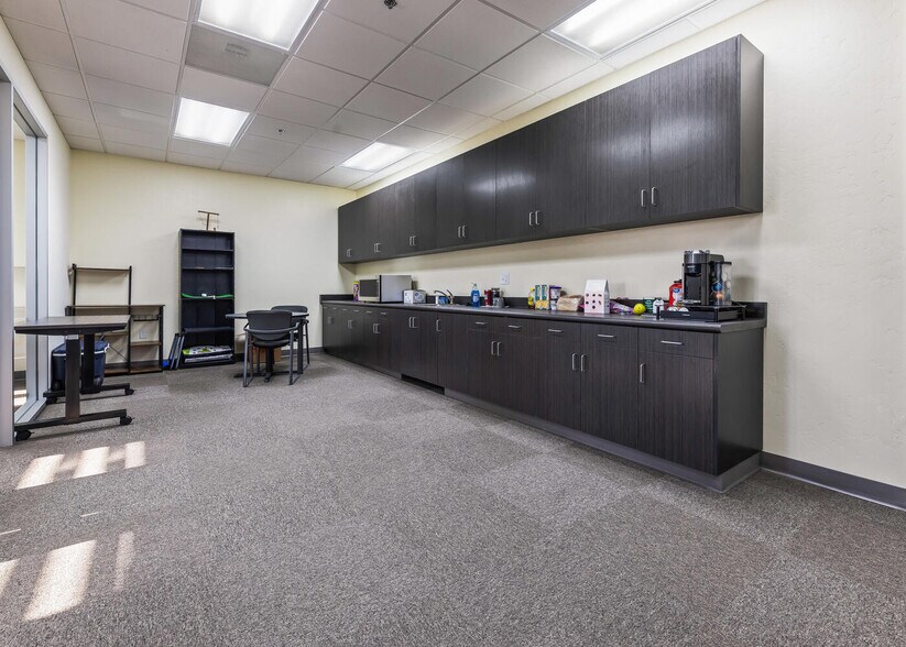 More Photos Of 400-410 E Main St, Visalia Office For Lease