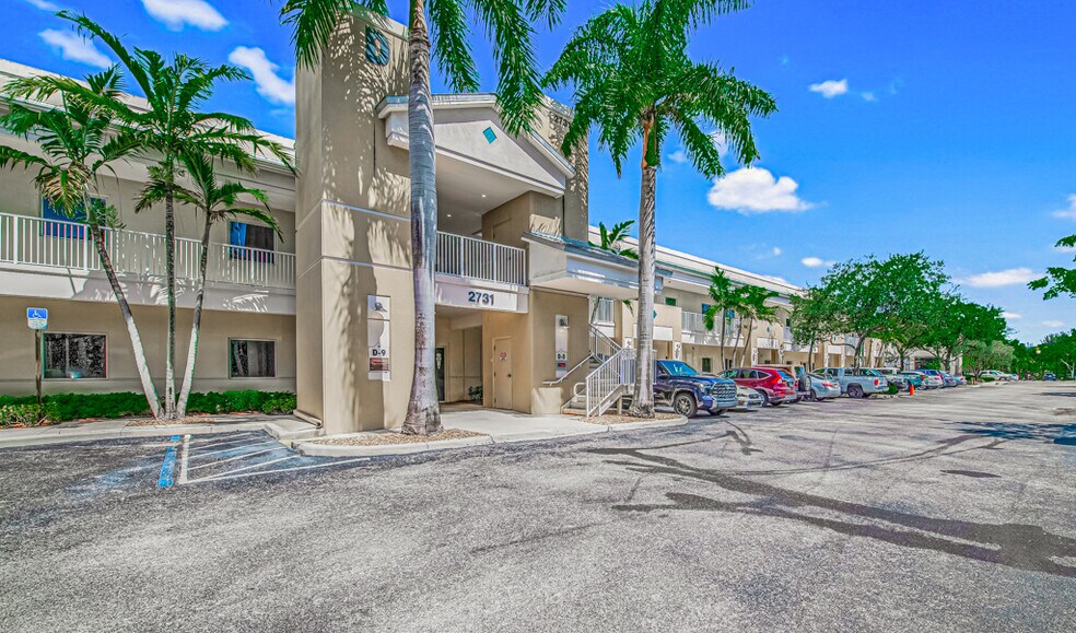More Photos Of 2731 Vista Pky, West Palm Beach Showroom For Lease