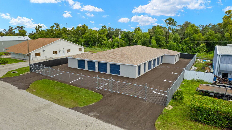 More Photos Of 17517 Rockefeller Cir, Fort Myers Self Storage For Sale