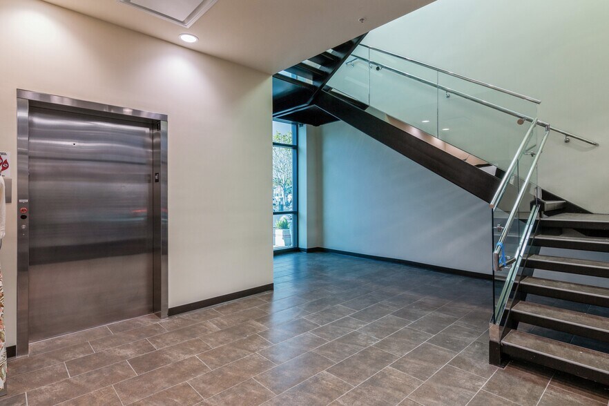 More Photos Of 462 John Ringling Blvd, Sarasota General Retail For Sale