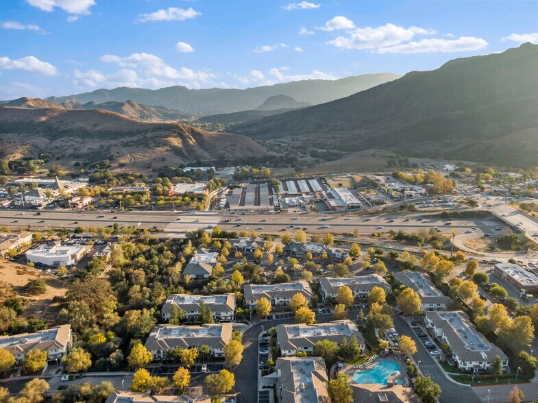 More Photos Of 29105-29125 Canwood St, Agoura Hills Restaurant For Lease