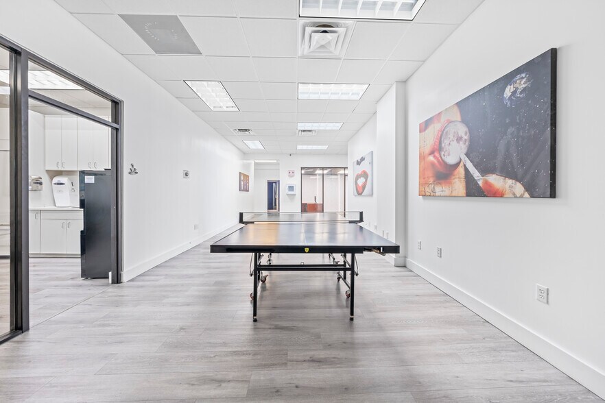 More Photos Of 2500 NW 39th St, Miami Light Distribution For Sale