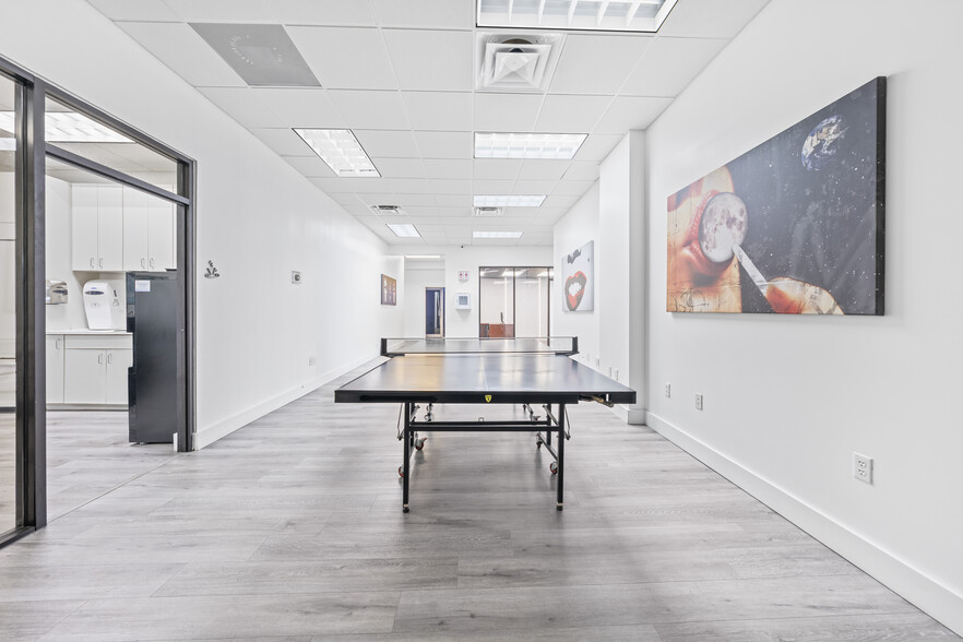 More Photos Of 2500 NW 39th St, Miami Light Distribution For Sale