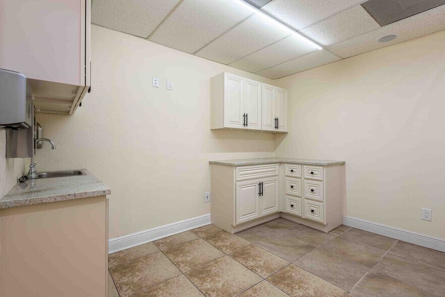 More Photos Of 4109 Armenia Ave, Tampa Medical For Sale