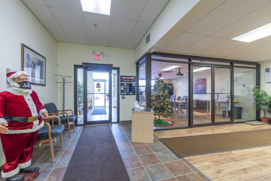 More Photos Of 40 Sunset Blvd, Perth Showroom For Lease