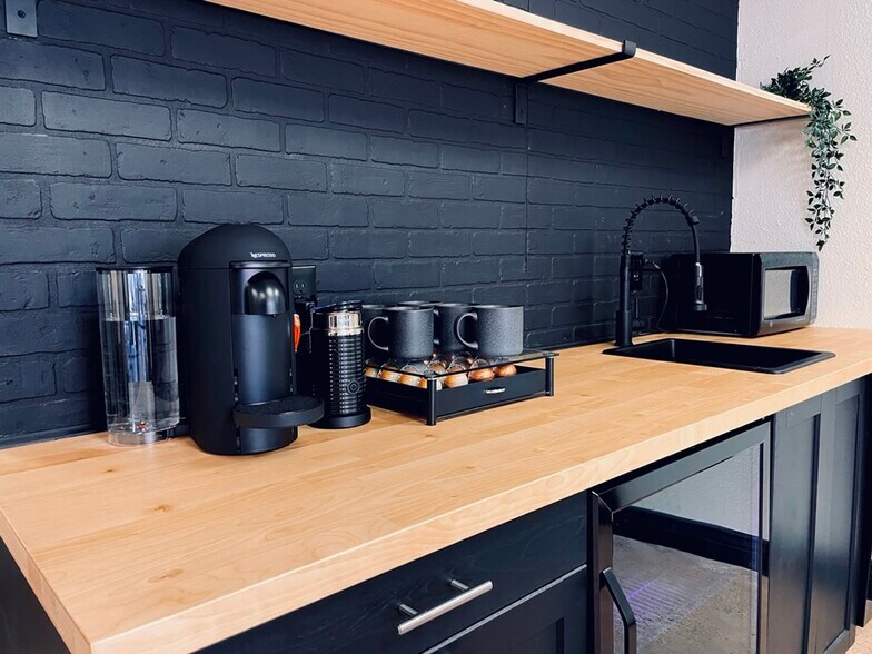 More Photos Of 307 W Pearl St, Granbury Coworking Space