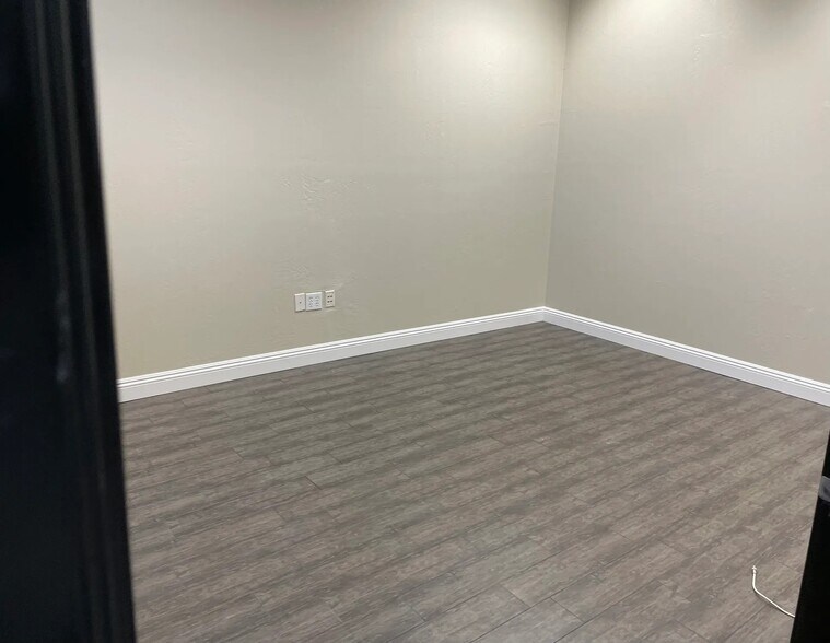 More Photos Of 20819 N Cave Creek Rd, Phoenix Office For Lease