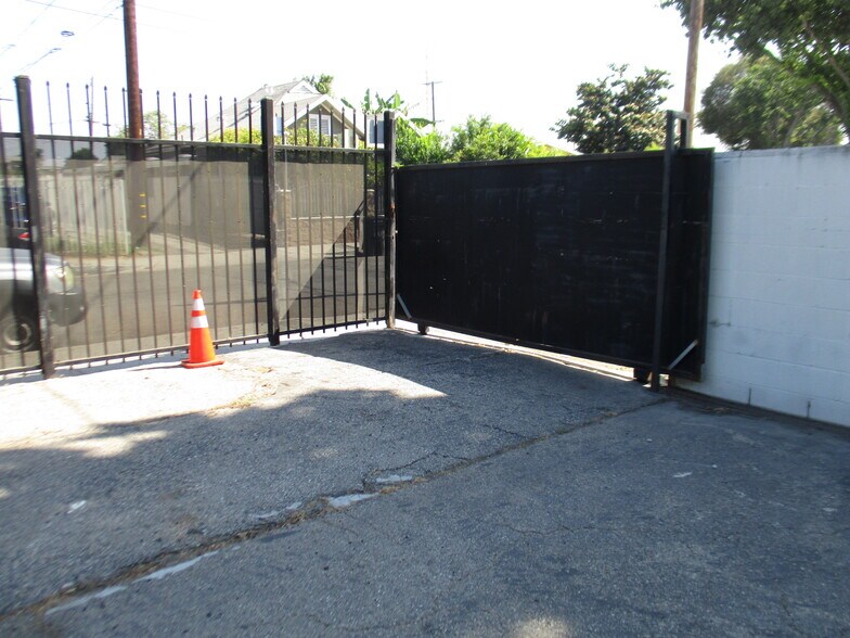 More Photos Of 9900-9904 S Central Ave, Los Angeles Schools For Lease