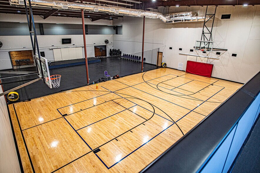 More Photos Of 2628 Bill Owens Pky, Longview Health Club For Sale