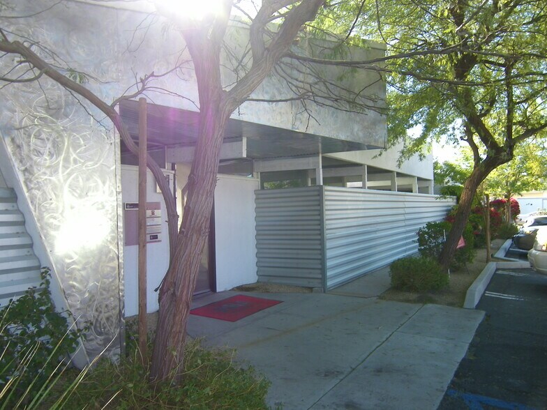 More Photos Of 550 S Oleander Rd, Palm Springs Office For Lease