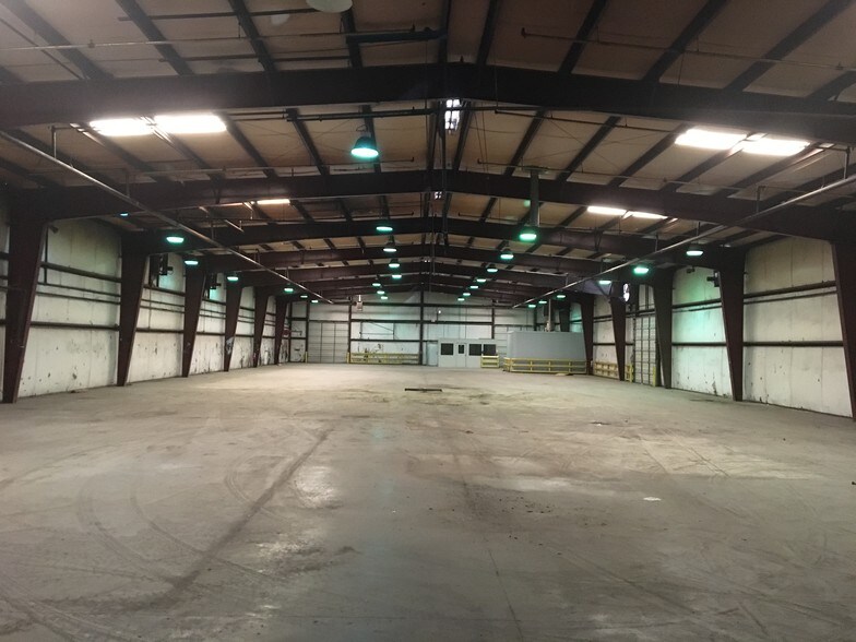 More Photos Of 11218 Limestone Dr, Balch Springs Warehouse For Lease