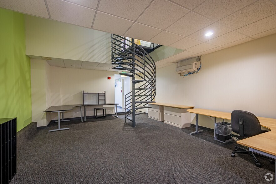 More Photos Of 419 N Charles St, Baltimore Office For Sale