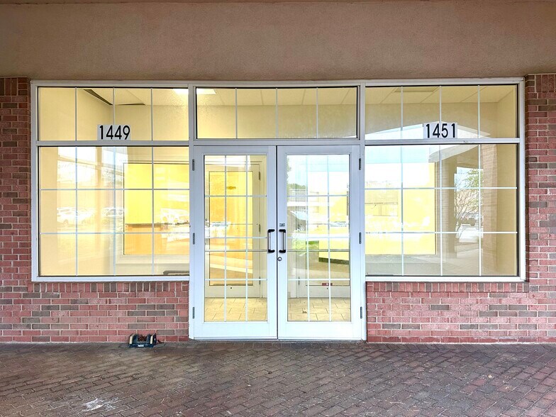More Photos Of 1403 S Lake Park Ave, Hobart Unknown For Lease