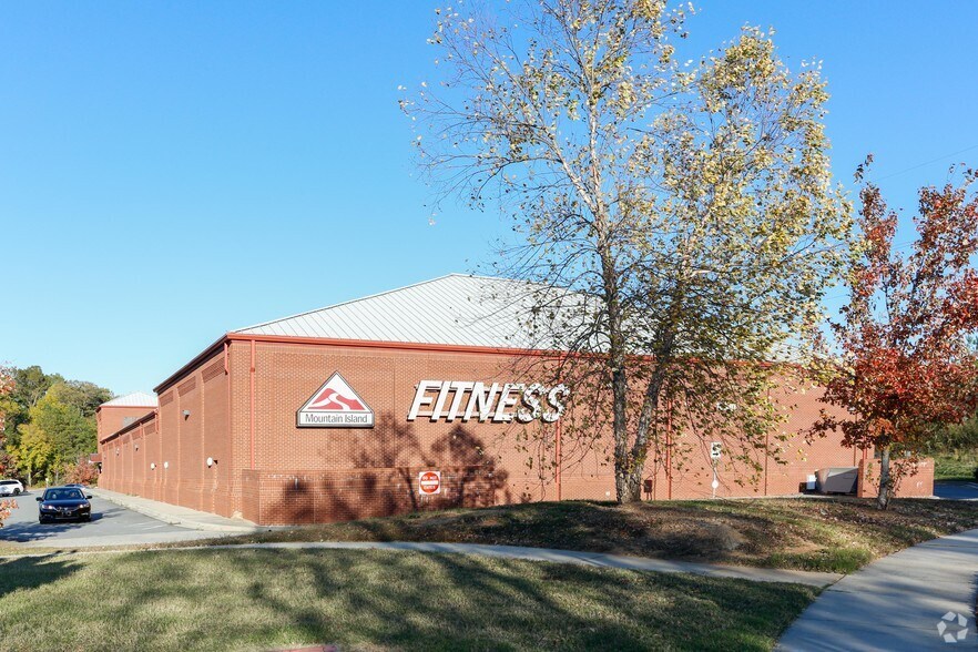 More Photos Of 10030 Callabridge Ct, Charlotte Freestanding For Sale