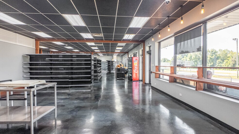 More Photos Of 746 US-63 Hwy, Mammoth Spring General Retail For Sale