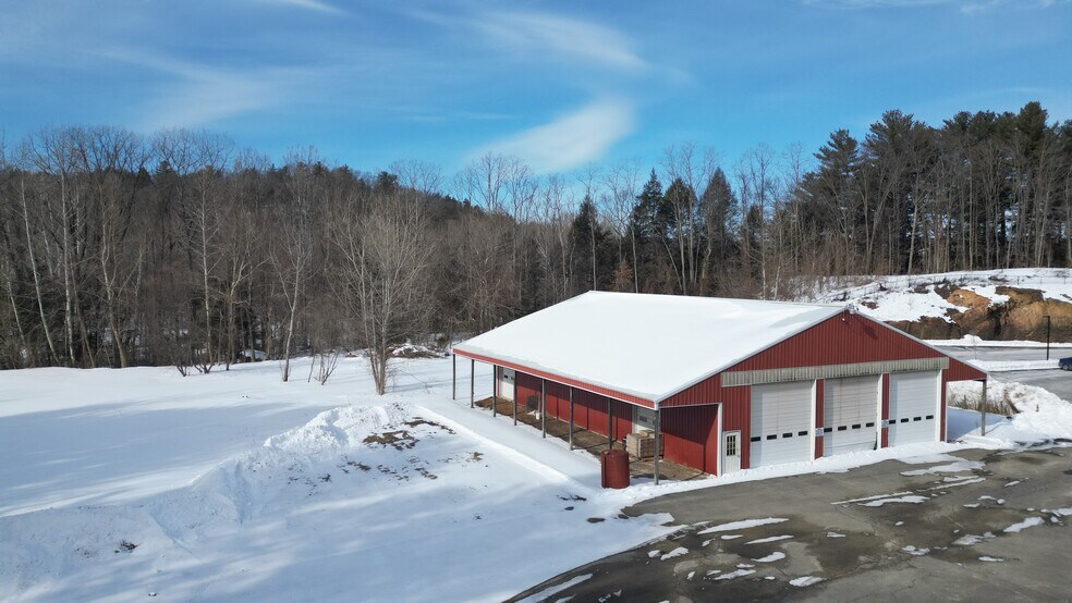 More Photos Of 524 Main St S, Woodbury Garden Center For Lease