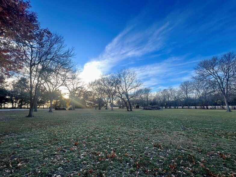 More Photos Of 6869 State 121 hwy, Bonham Specialty For Sale