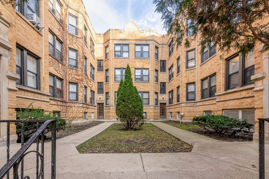 Primary Photo Of 7325 N Honore St, Chicago Apartments For Sale