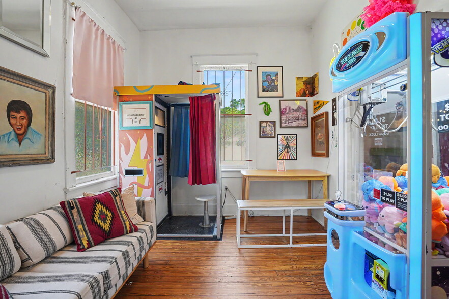 More Photos Of 17 W 41st St, Savannah Freestanding For Sale