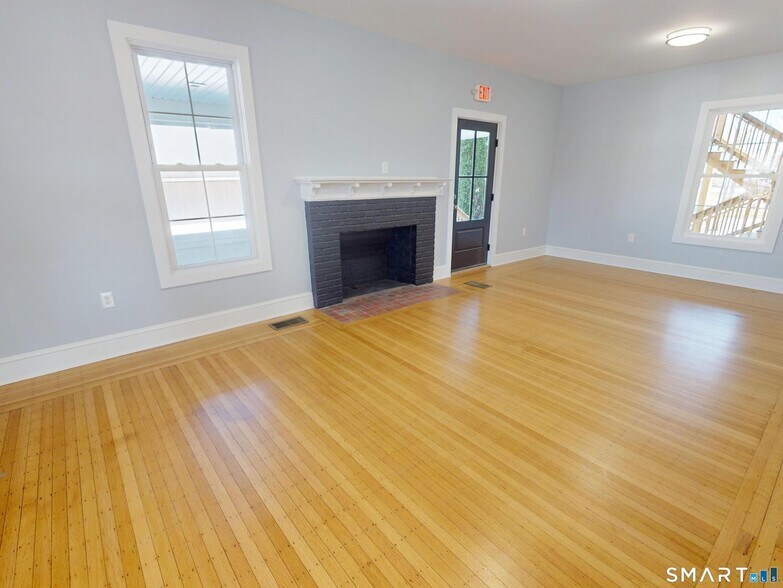 More Photos Of 132 - 2 Boston Post Rd, East Lyme Freestanding For Lease