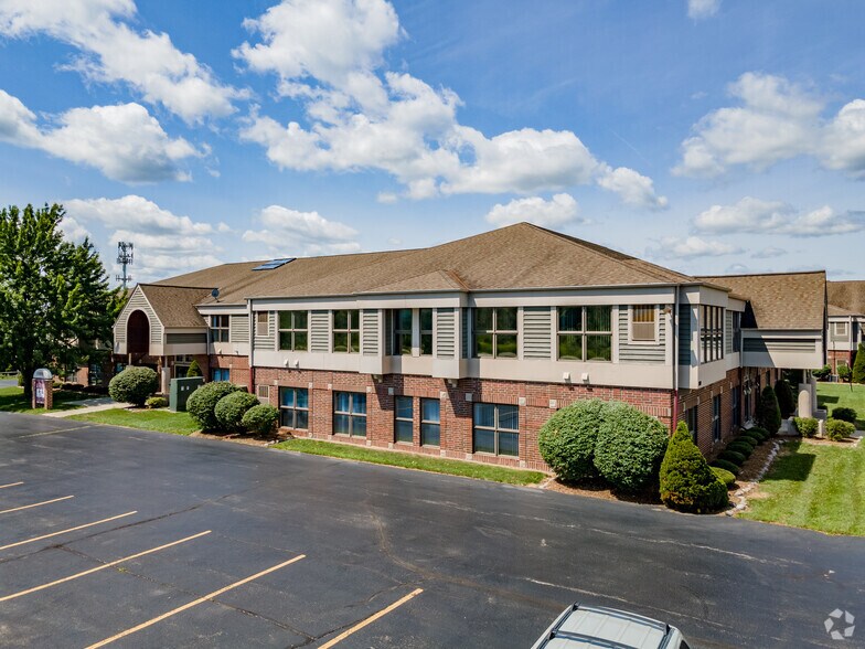 More Photos Of 1009 W Glen Oaks Ln, Mequon Office For Lease