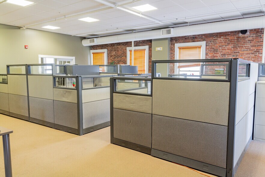 More Photos Of 496-498 Congress St, Portland Storefront Retail Office For Sale