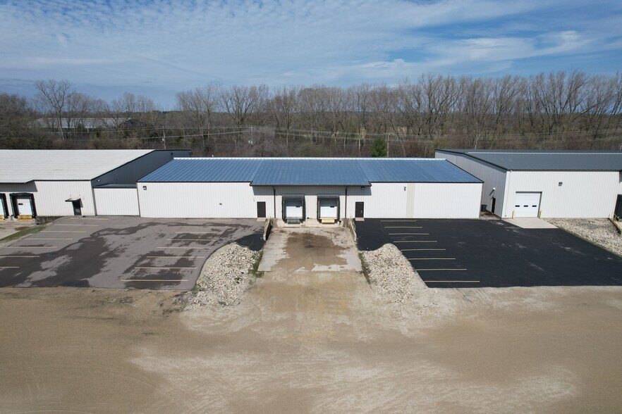 More Photos Of 1121-1125 Larsen Rd, Fort Atkinson Warehouse For Lease