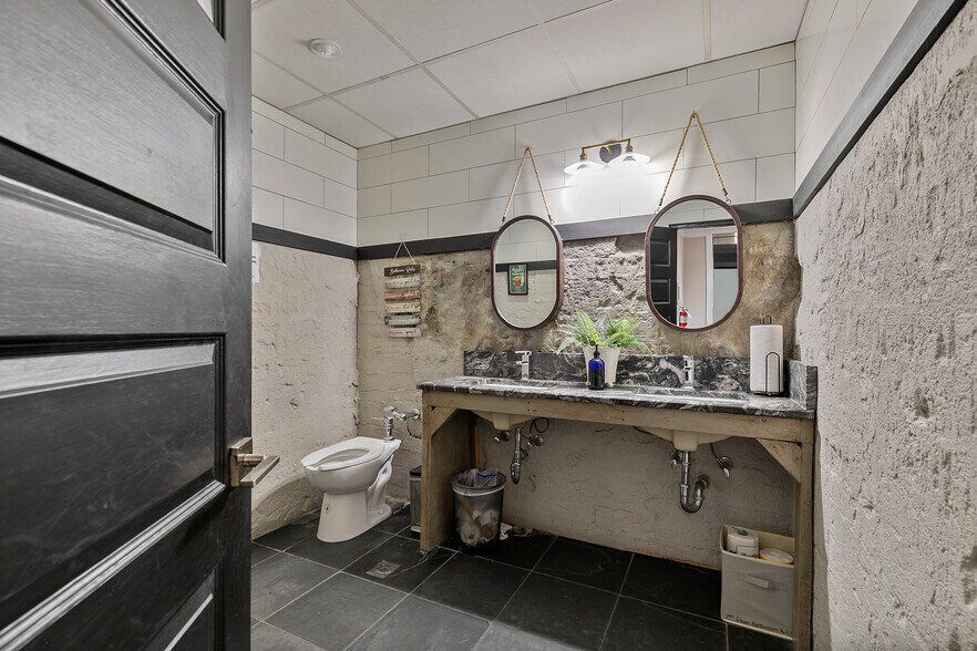 More Photos Of 1506 Staples Mill Rd, Richmond Office For Sale