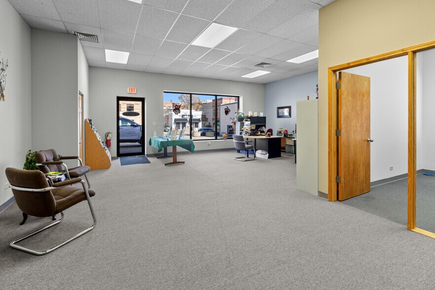 More Photos Of 114-118 E Calhoun St, Woodstock Freestanding For Lease