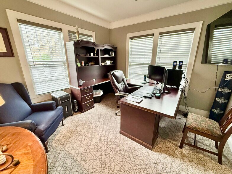 More Photos Of 208 N Gloster St, Tupelo Office For Sale