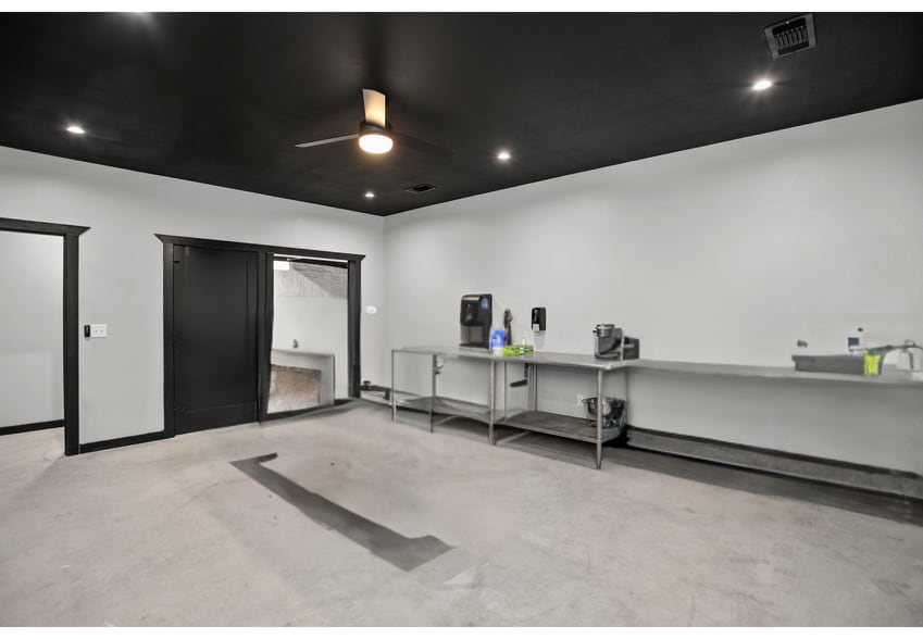 More Photos Of 156 Saicam Way, Lufkin Warehouse For Lease