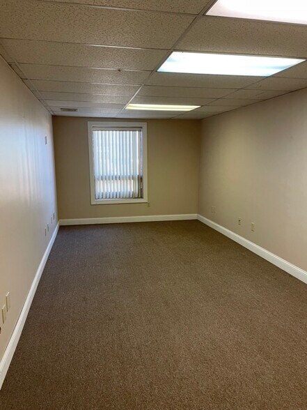 More Photos Of 355 Sackett Point Rd, North Haven Office For Lease