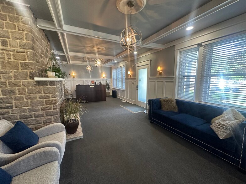 More Photos Of 600 S White Horse Pike, Audubon Medical For Lease