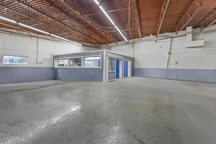 More Photos Of 223 Fearing Blvd, Toledo Freestanding For Lease